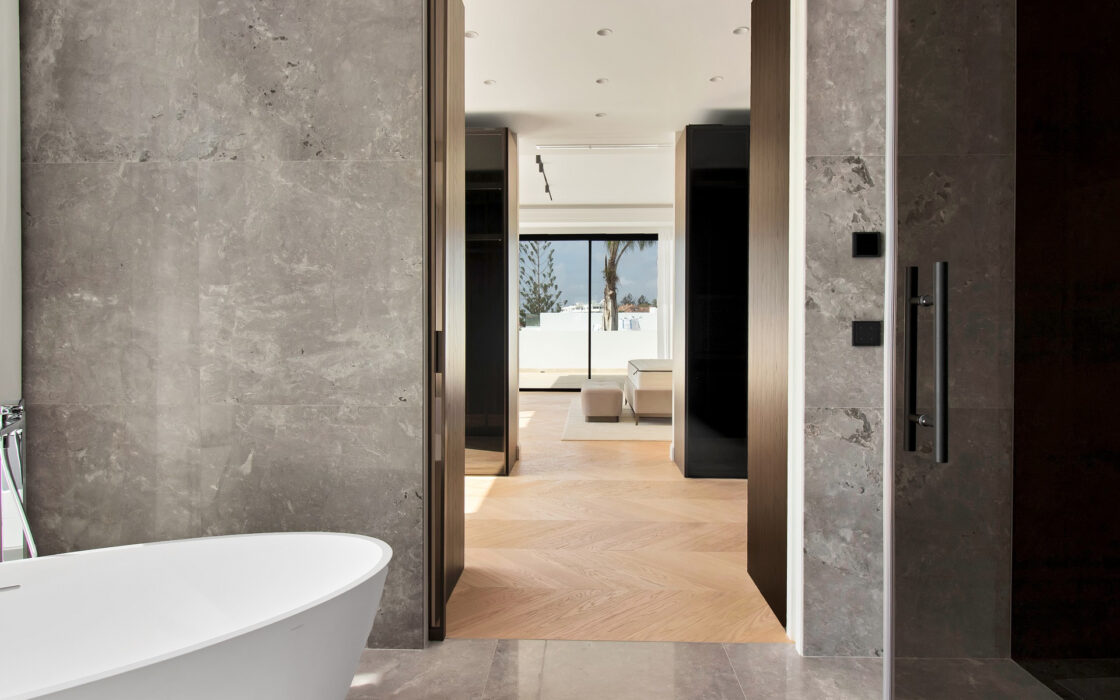 Просторные виллы на Золотой Миле с 6 спальнями и террасой