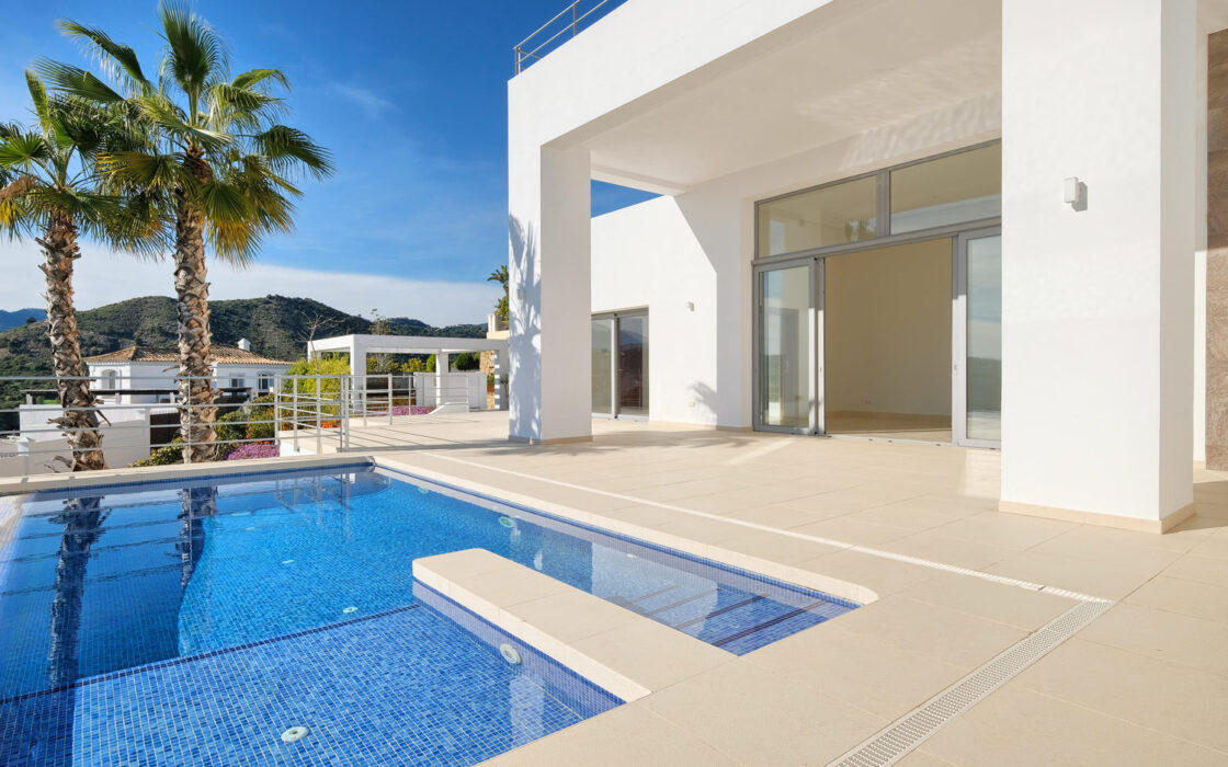 Вілла в Іспанії, 360 кв.м, тераса, біля моря