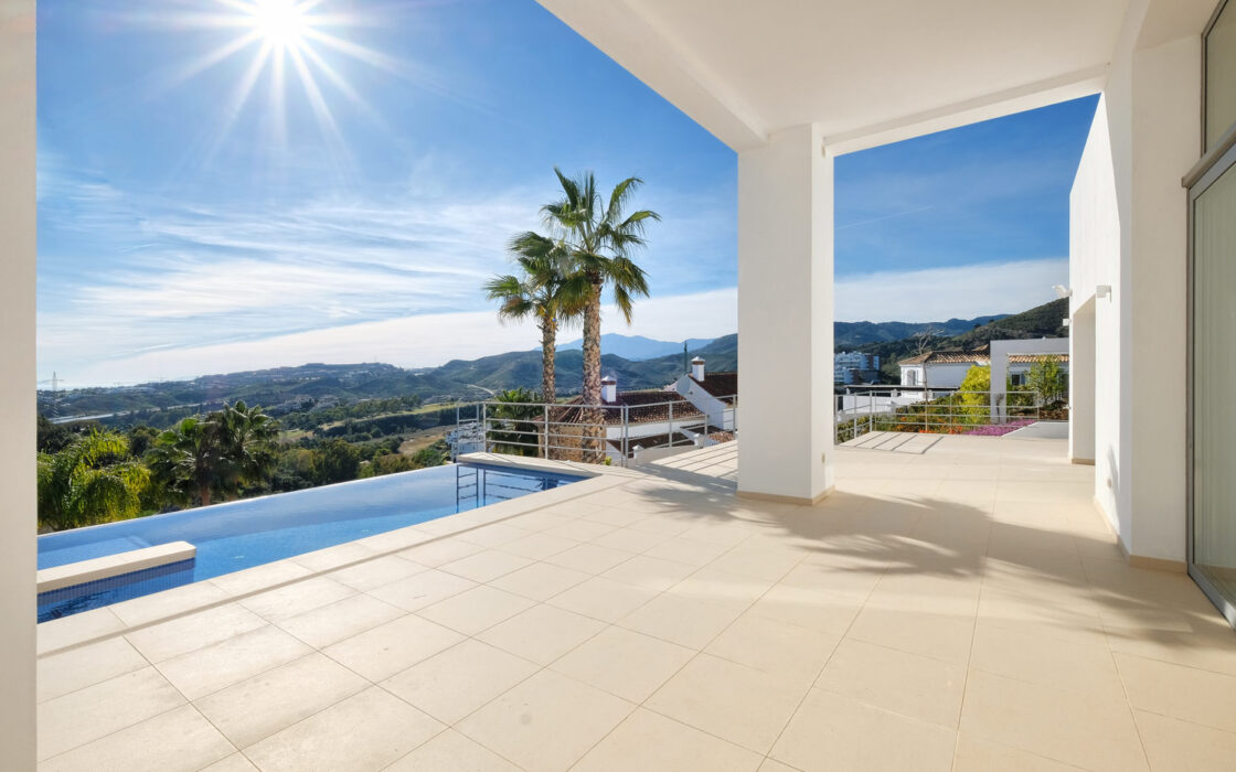 Вілла в Іспанії, 360 кв.м, тераса, біля моря