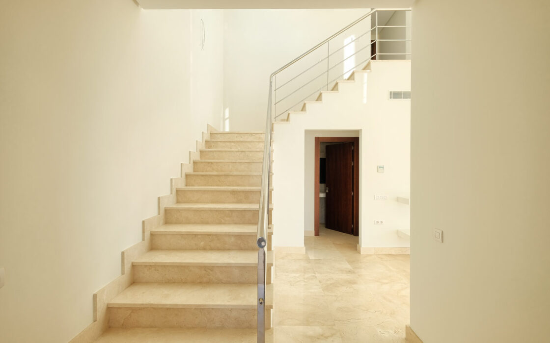 Вілла в Іспанії, 360 кв.м, тераса, біля моря