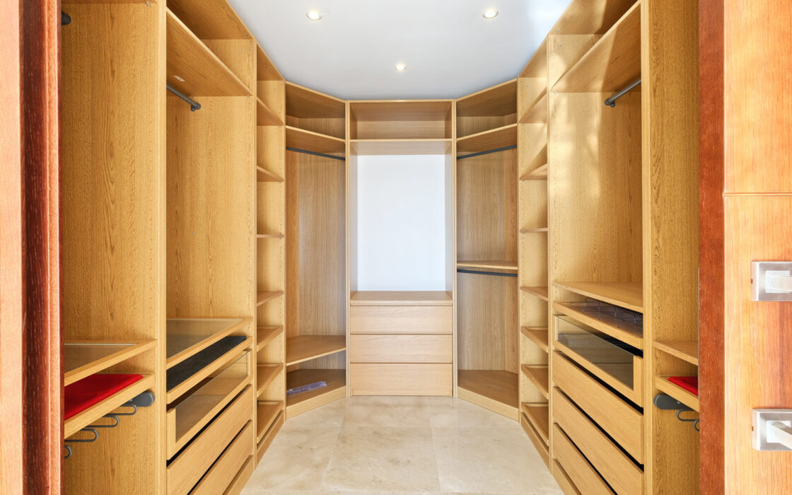 Вілла в Іспанії, 360 кв.м, тераса, біля моря