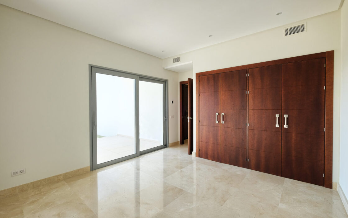 Вілла в Іспанії, 360 кв.м, тераса, біля моря