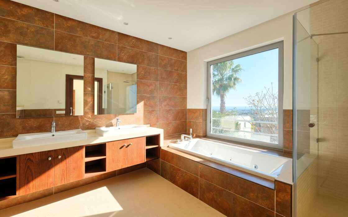 Вілла в Іспанії, 360 кв.м, тераса, біля моря