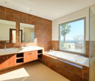 Вілла в Іспанії, 360 кв.м, тераса, біля моря