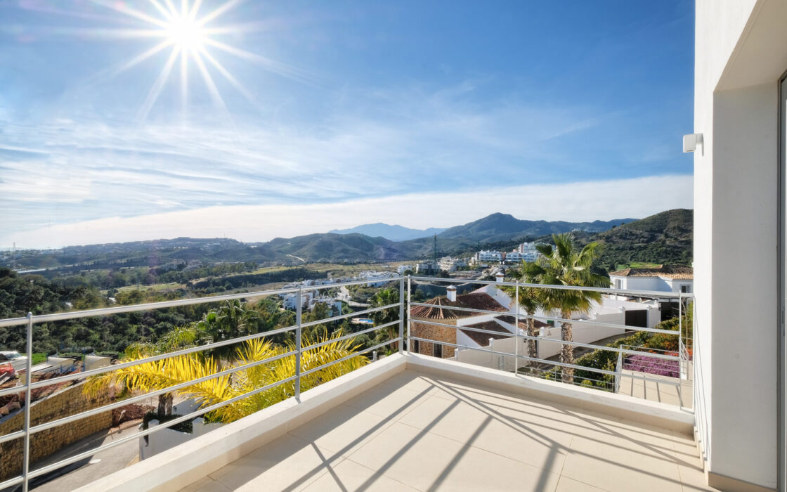 Вілла в Іспанії, 360 кв.м, тераса, біля моря