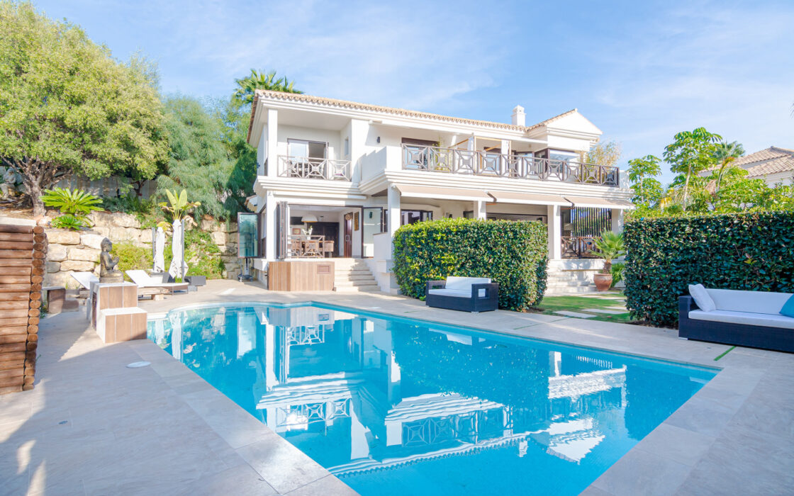 Вилла в Golf Valley, 429 кв.м, с террасой и видом на горы