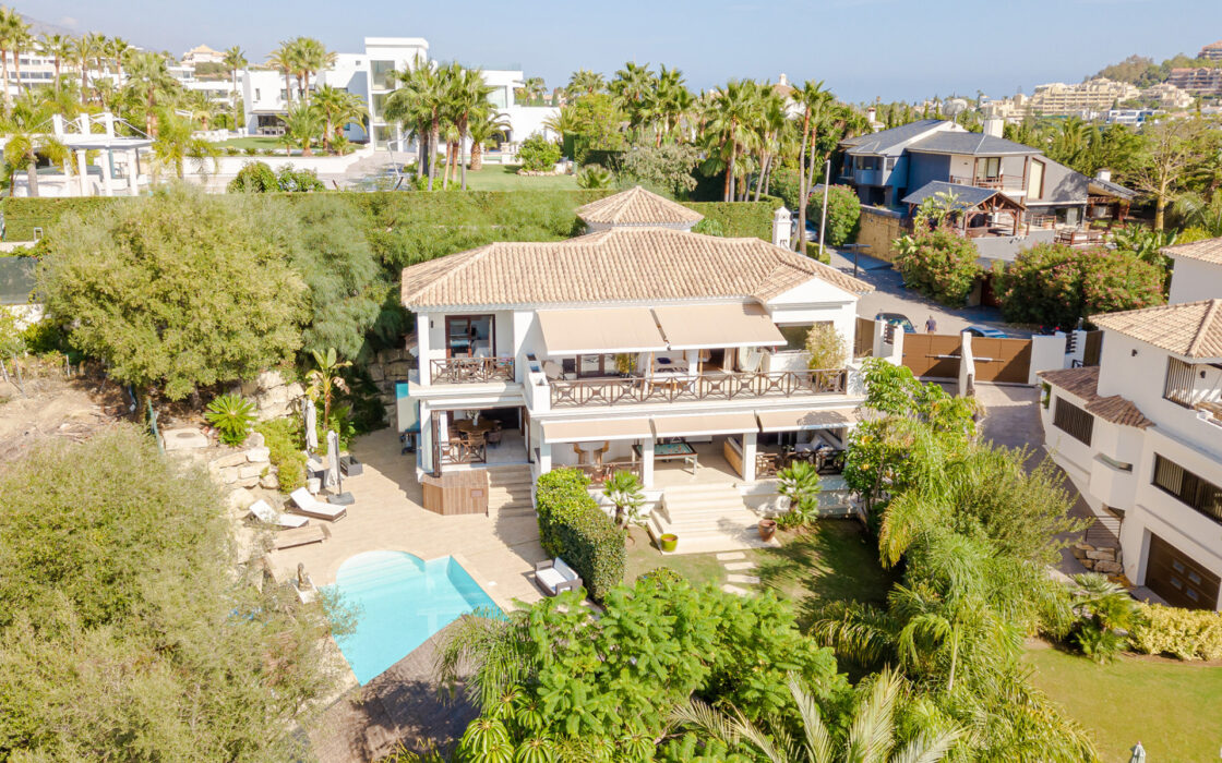 Вилла в Golf Valley, 429 кв.м, с террасой и видом на горы