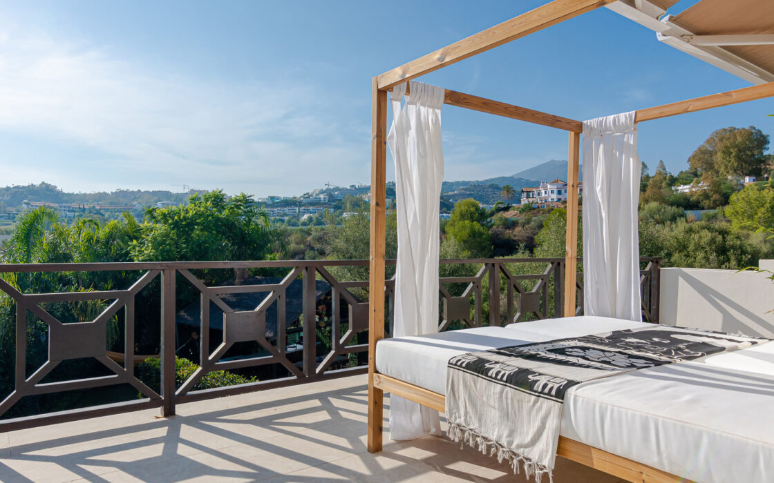 Вилла в Golf Valley, 429 кв.м, с террасой и видом на горы