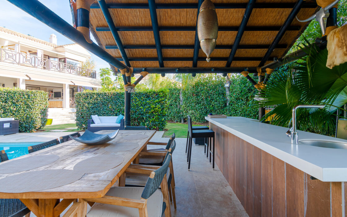 Вилла в Golf Valley, 429 кв.м, с террасой и видом на горы