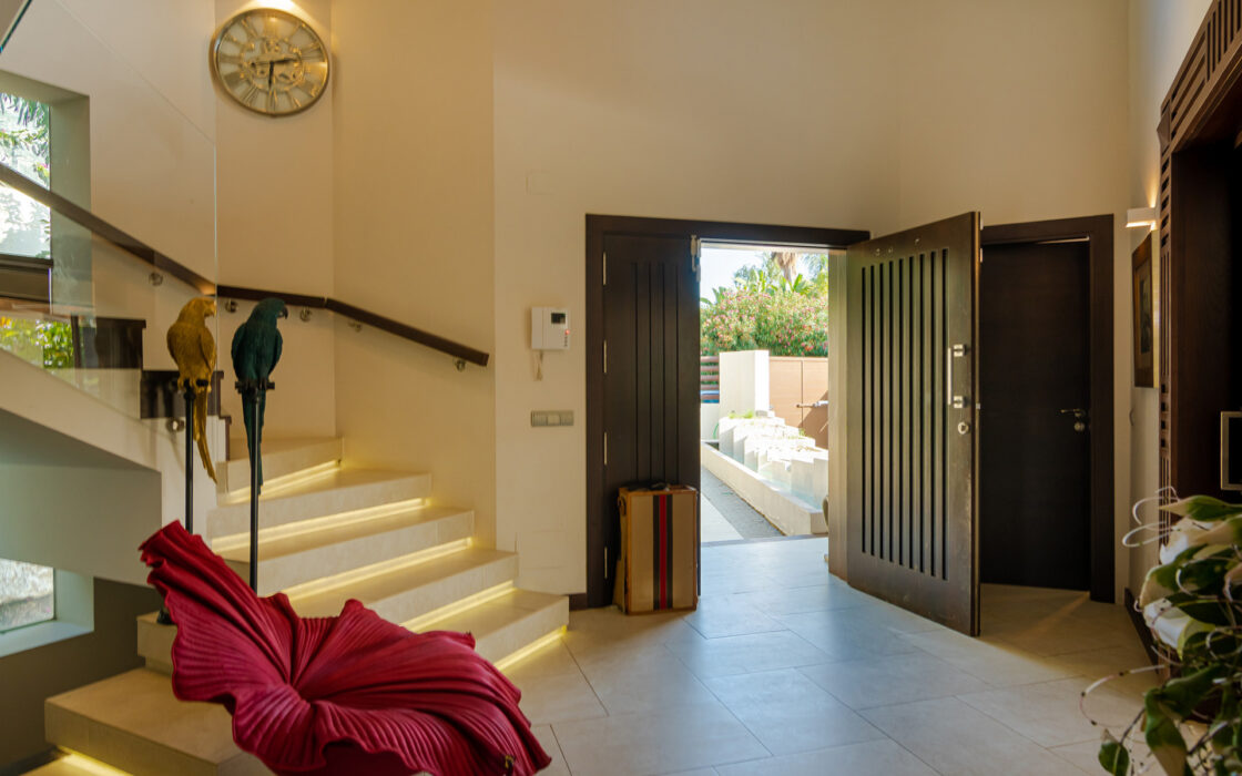 Вилла в Golf Valley, 429 кв.м, с террасой и видом на горы