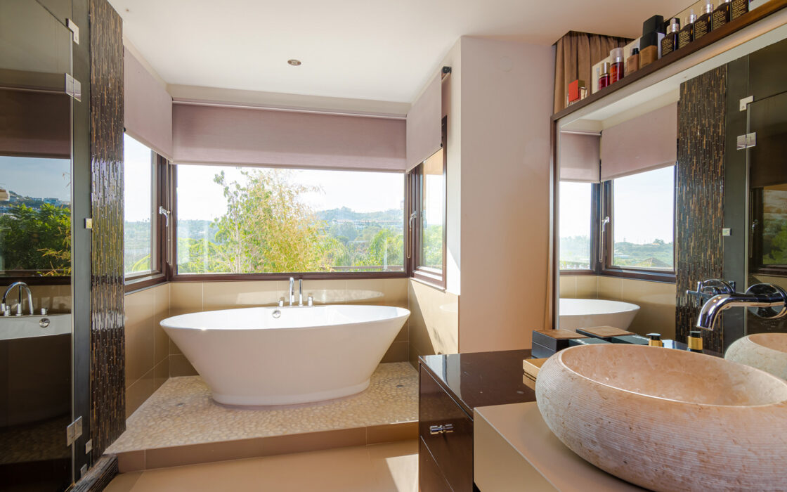 Вилла в Golf Valley, 429 кв.м, с террасой и видом на горы