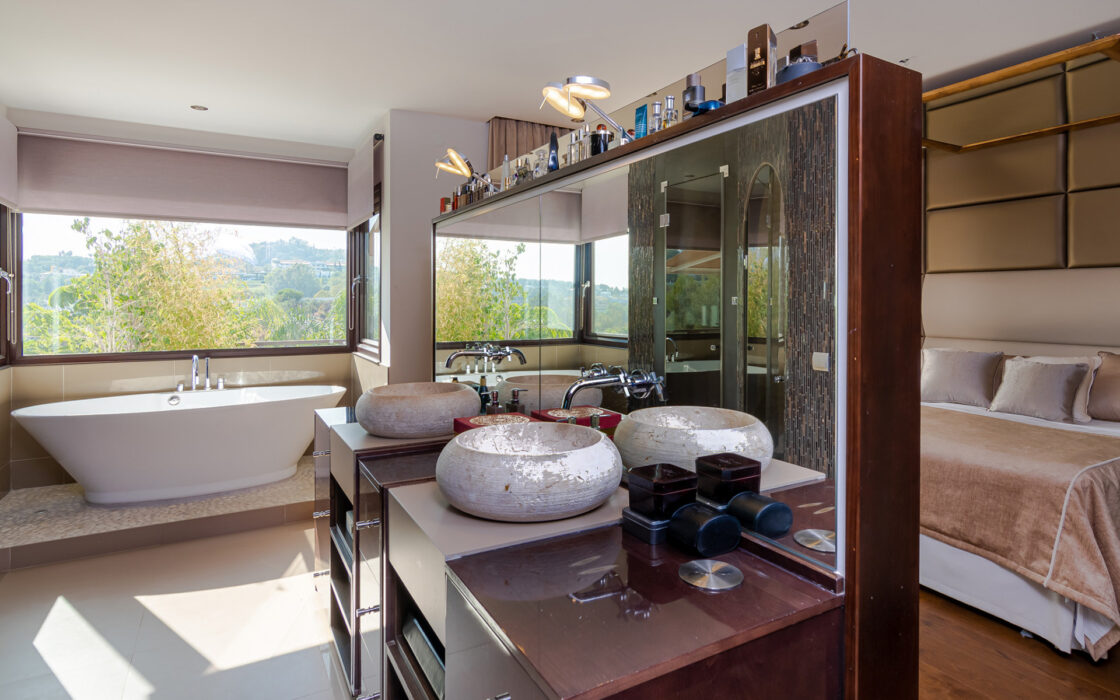 Вилла в Golf Valley, 429 кв.м, с террасой и видом на горы