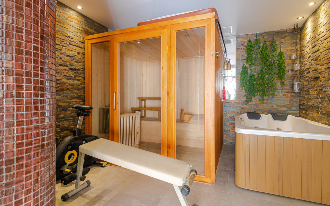 Вилла в Golf Valley, 429 кв.м, с террасой и видом на горы