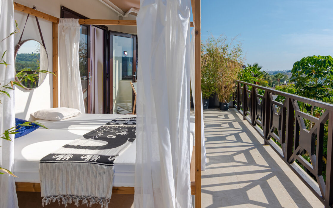 Вилла в Golf Valley, 429 кв.м, с террасой и видом на горы