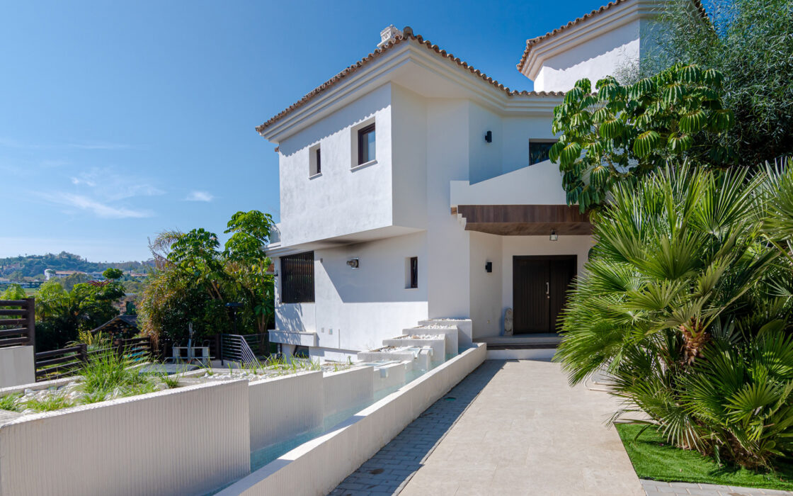 Вилла в Golf Valley, 429 кв.м, с террасой и видом на горы