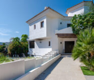 Вилла в Golf Valley, 429 кв.м, с террасой и видом на горы