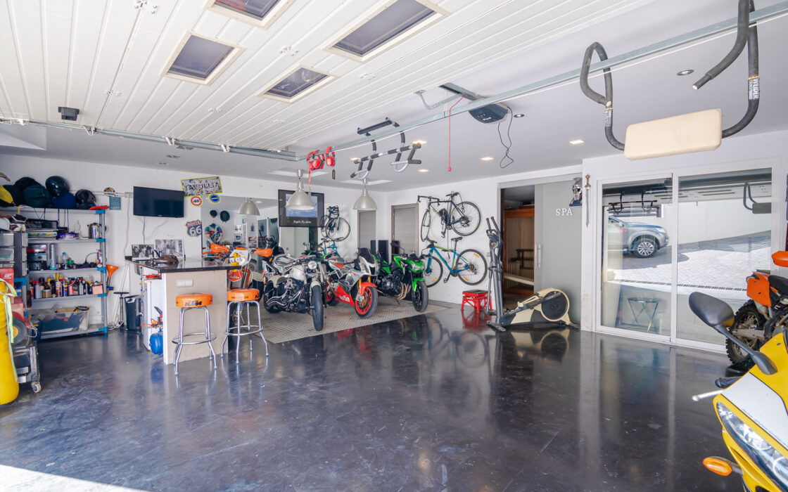 Вилла в Golf Valley, 429 кв.м, с террасой и видом на горы