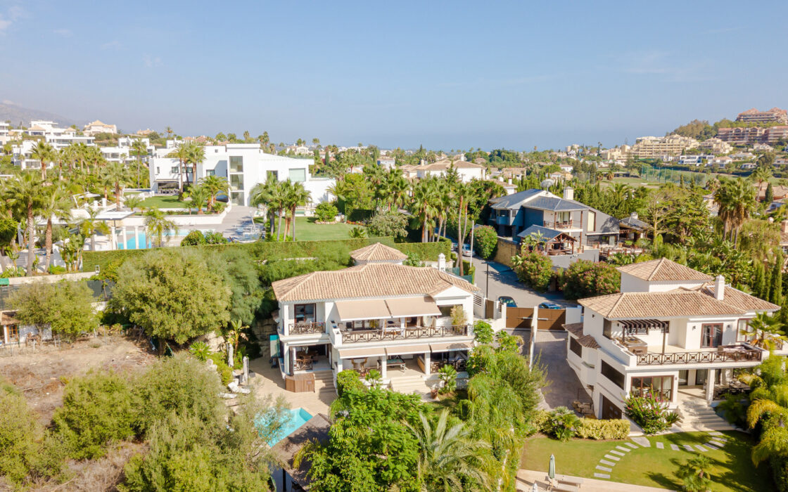 Вилла в Golf Valley, 429 кв.м, с террасой и видом на горы