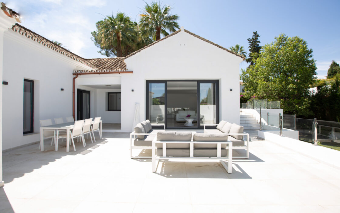 Вилла в Лас-Брисас, 5 комнат, терраса, 290 кв.м у моря