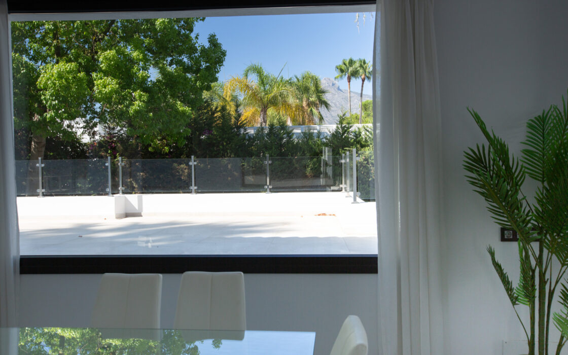 Вилла в Лас-Брисас, 5 комнат, терраса, 290 кв.м у моря