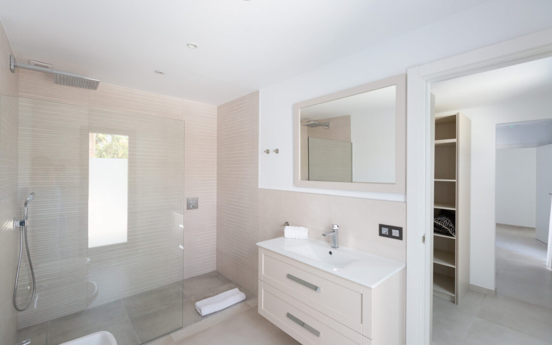 Вилла в Лас-Брисас, 5 комнат, терраса, 290 кв.м у моря