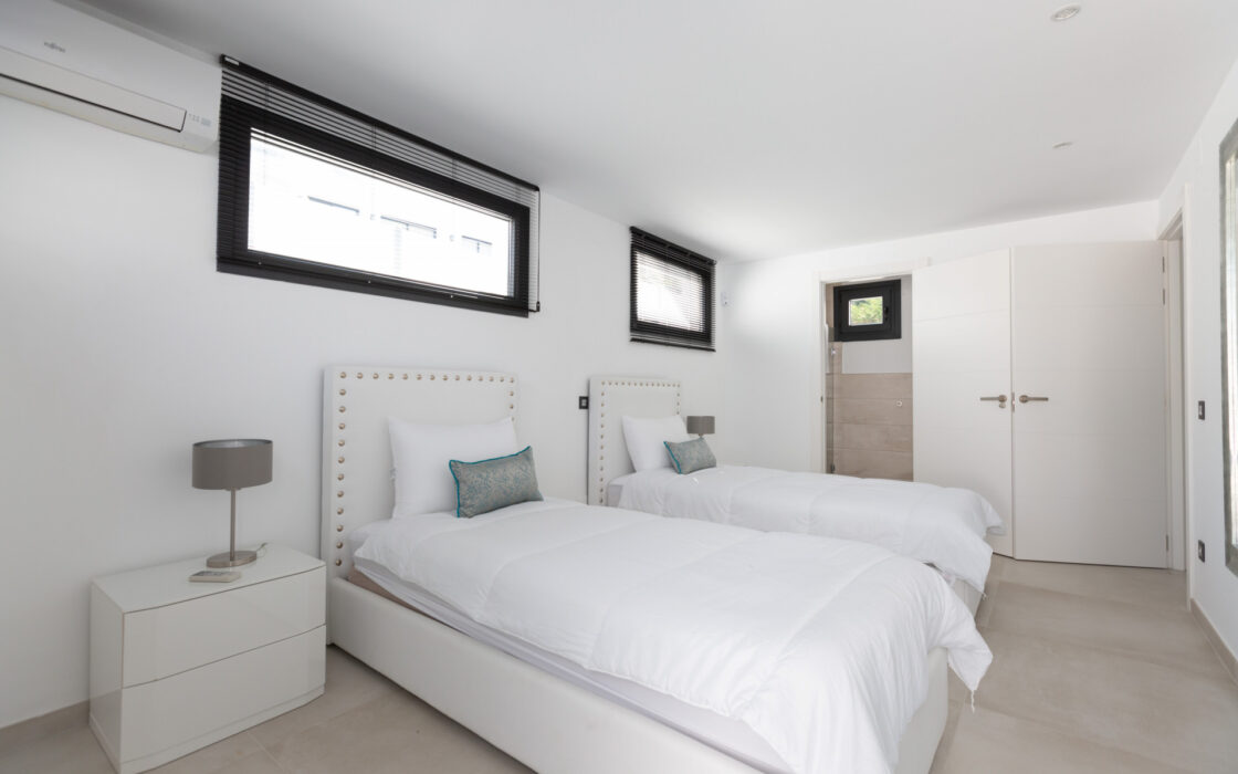 Вилла в Лас-Брисас, 5 комнат, терраса, 290 кв.м у моря