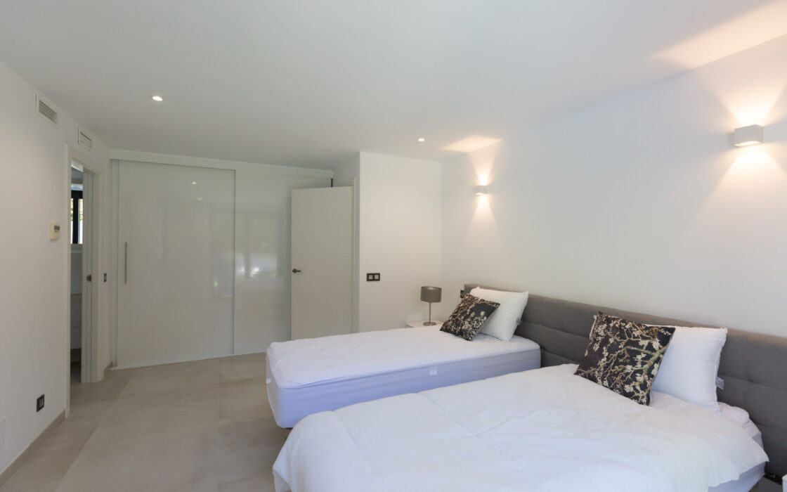 Вилла в Лас-Брисас, 5 комнат, терраса, 290 кв.м у моря