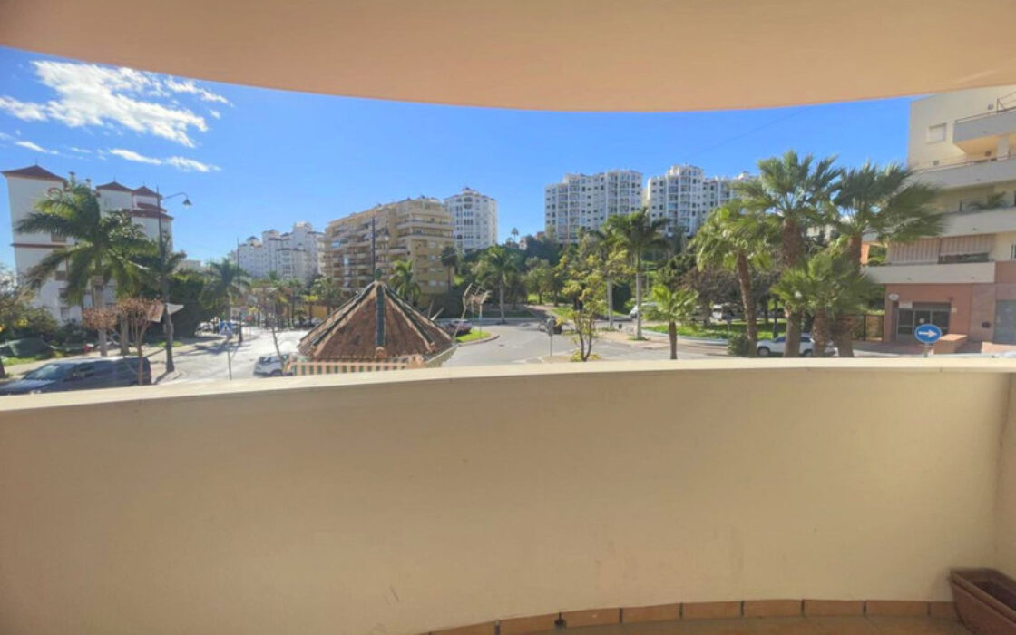 Двокімнатна квартира в Естепоні з терасою 110 кв.м