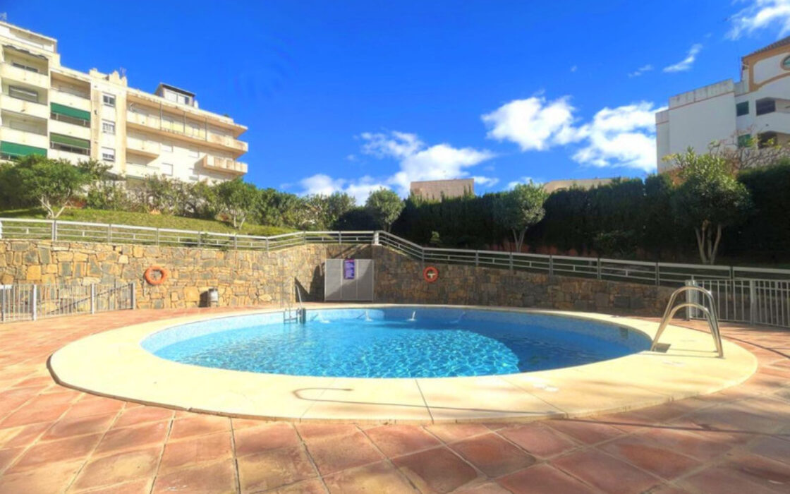 Двокімнатна квартира в Естепоні з терасою 110 кв.м