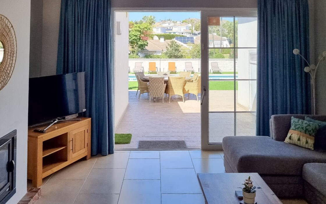 Современная вилла 5+к в Михас Коста с террасой 763 кв.м