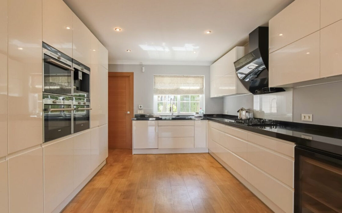 Современная вилла 5+к в Михас Коста с террасой 763 кв.м