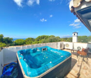 Просторная вилла 436 кв.м в центре Марбельи с террасой