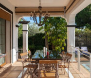 Просторная вилла 436 кв.м в центре Марбельи с террасой