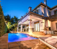 Просторная вилла 436 кв.м в центре Марбельи с террасой