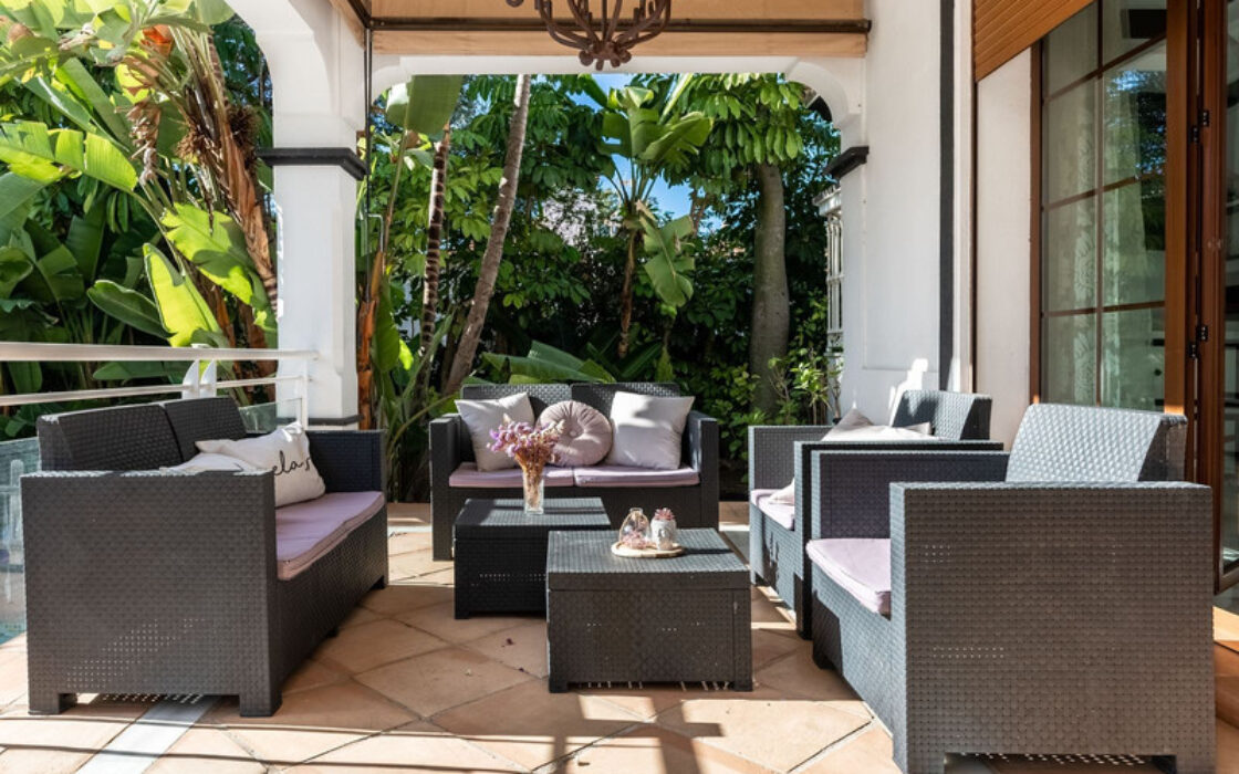 Просторная вилла 436 кв.м в центре Марбельи с террасой