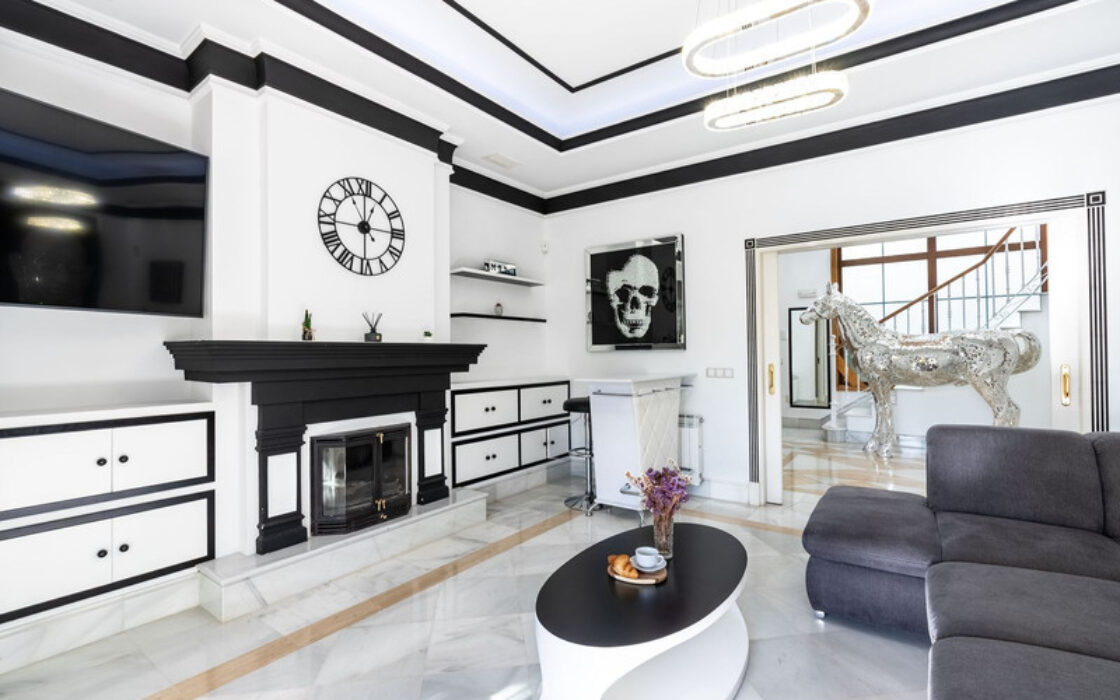 Просторная вилла 436 кв.м в центре Марбельи с террасой