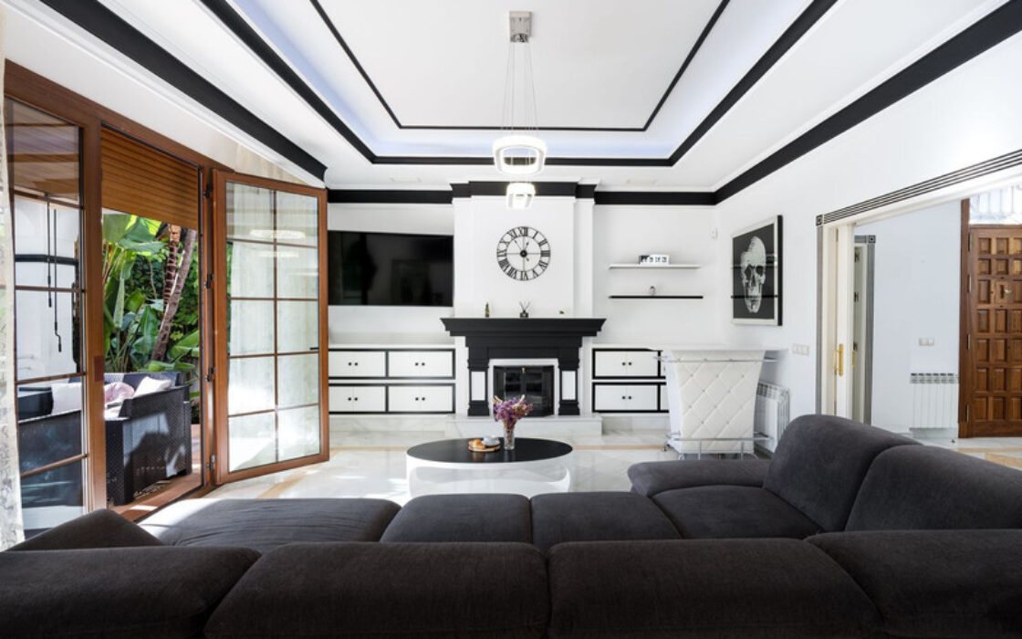 Просторная вилла 436 кв.м в центре Марбельи с террасой