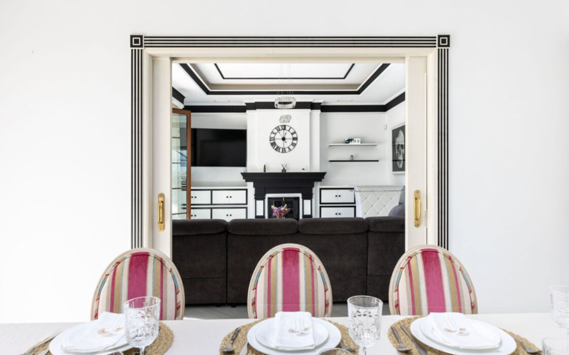 Просторная вилла 436 кв.м в центре Марбельи с террасой