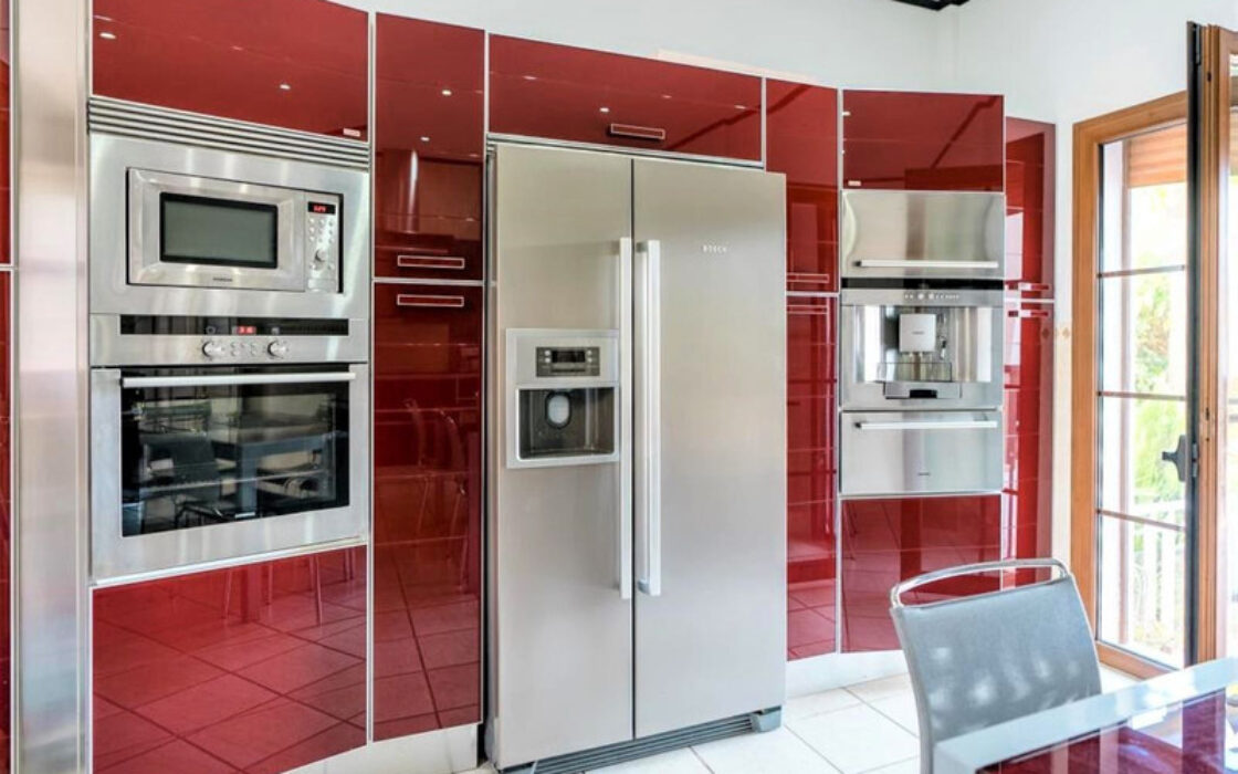 Просторная вилла 436 кв.м в центре Марбельи с террасой