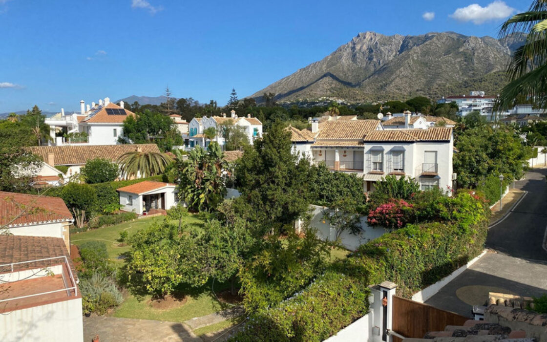 Просторная вилла 436 кв.м в центре Марбельи с террасой