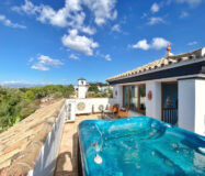 Просторная вилла 436 кв.м в центре Марбельи с террасой