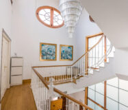 Просторная вилла 436 кв.м в центре Марбельи с террасой