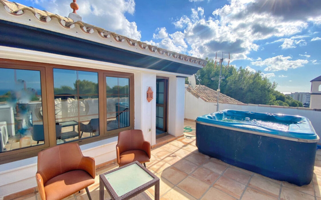 Просторная вилла 436 кв.м в центре Марбельи с террасой