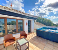 Просторная вилла 436 кв.м в центре Марбельи с террасой