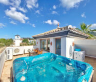 Просторная вилла 436 кв.м в центре Марбельи с террасой