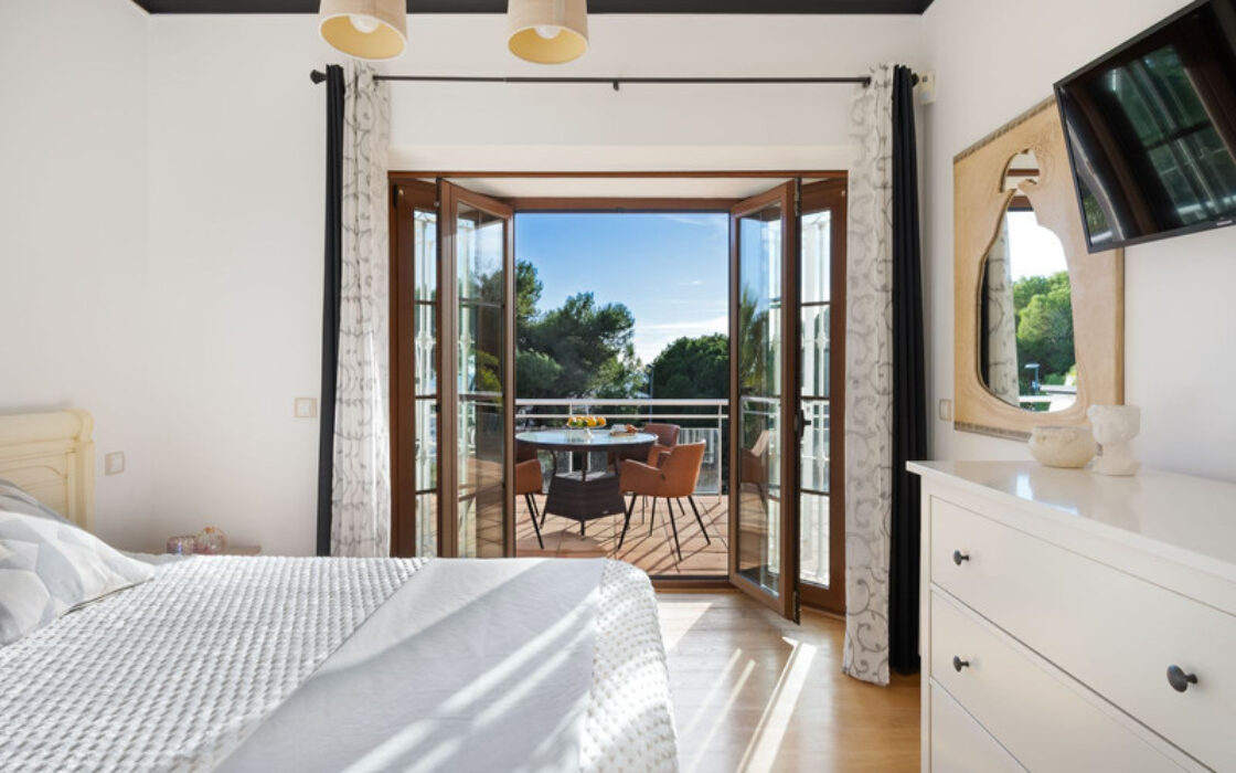 Просторная вилла 436 кв.м в центре Марбельи с террасой