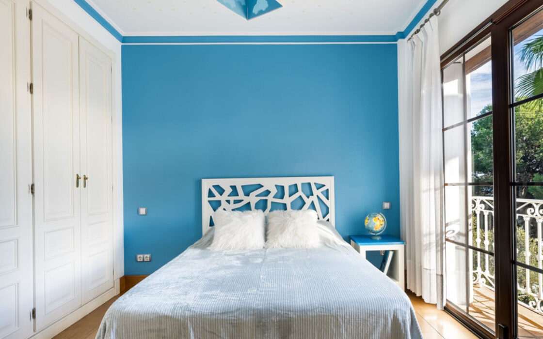 Просторная вилла 436 кв.м в центре Марбельи с террасой