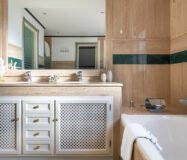 Просторная вилла 436 кв.м в центре Марбельи с террасой