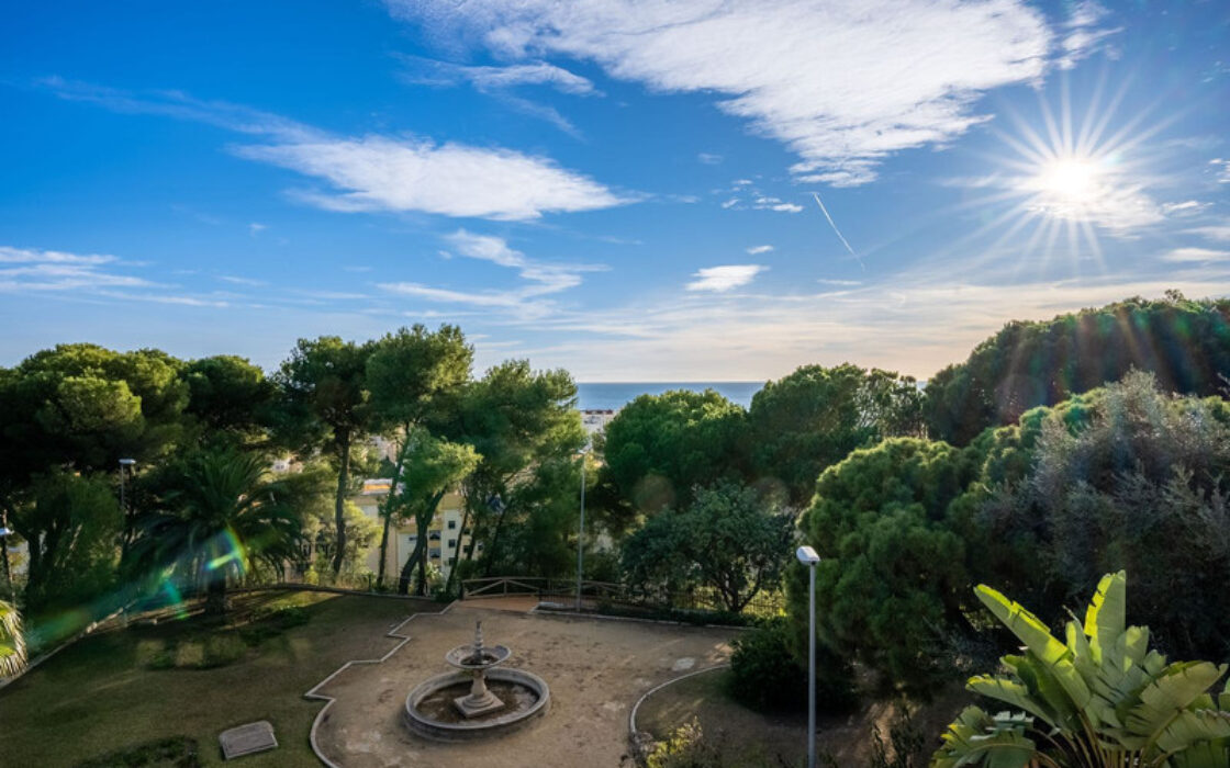 Просторная вилла 436 кв.м в центре Марбельи с террасой