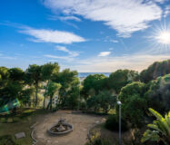 Просторная вилла 436 кв.м в центре Марбельи с террасой